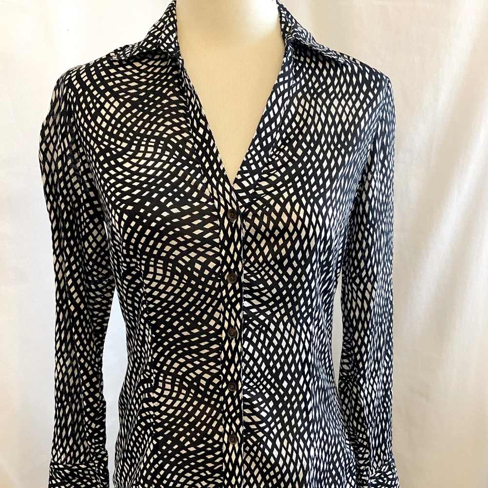 EXPRESS Long Sleeve Button Up Black/White Blouse With Collar.